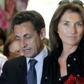 CARLA BRUNI JUGE LES FRANCAIS "MINABLES" QUAND CECILIA TOUVERAIT LEUR PRESIDENT "RIDICULE"...