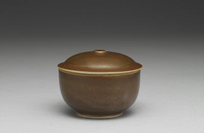 Lidded cup with brown glaze, Ding ware, Song-Jin dynasty (960-1234)