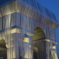 L'Arc de Triomphe by Christo, la nuit 