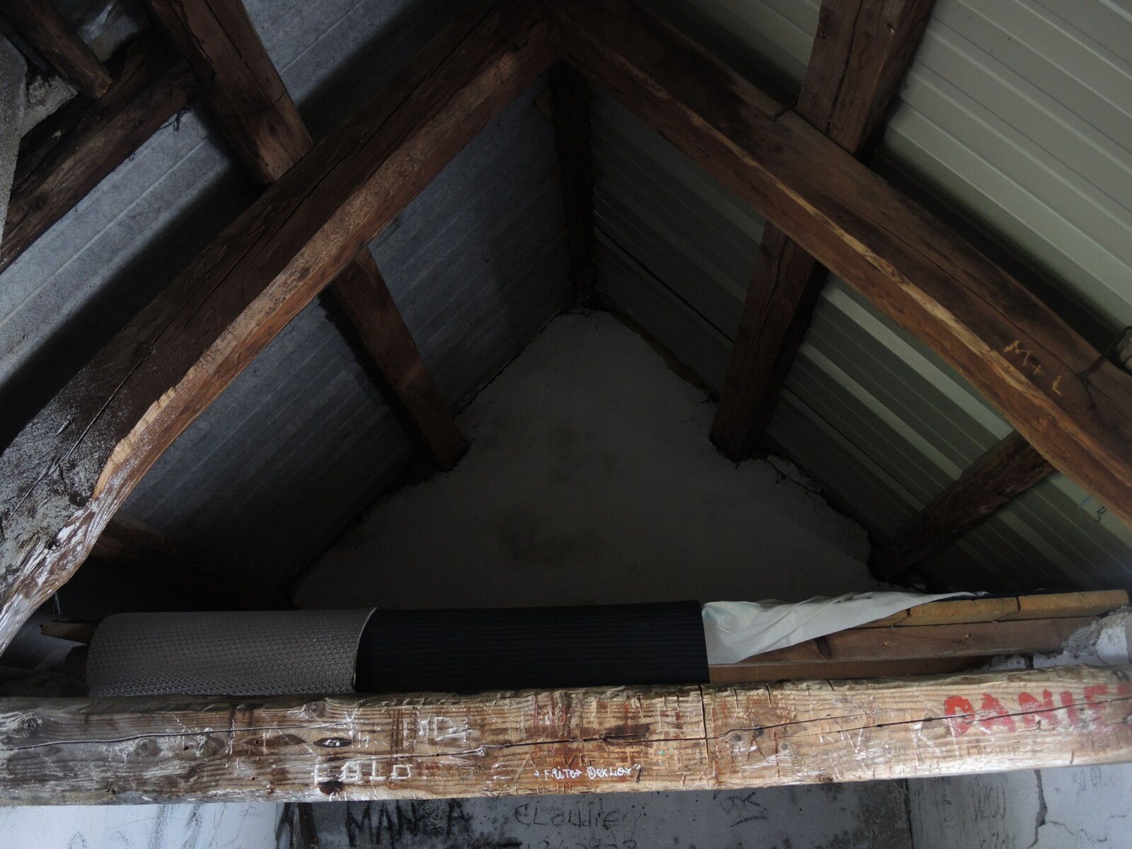 Lac d'Ourrec, cabane, intérieur, lit (65)