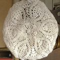 Béret blanc au crochet