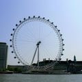 London eye, Dali et James Bond sur les bords de la Tamise ... c'est fou, non ?