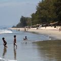 Un peu de repos sur la plage de Maungmagan