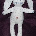 Doudou lapin Petit bateau, blanc avec étoiles bleues, www.doudoupeluche.fr