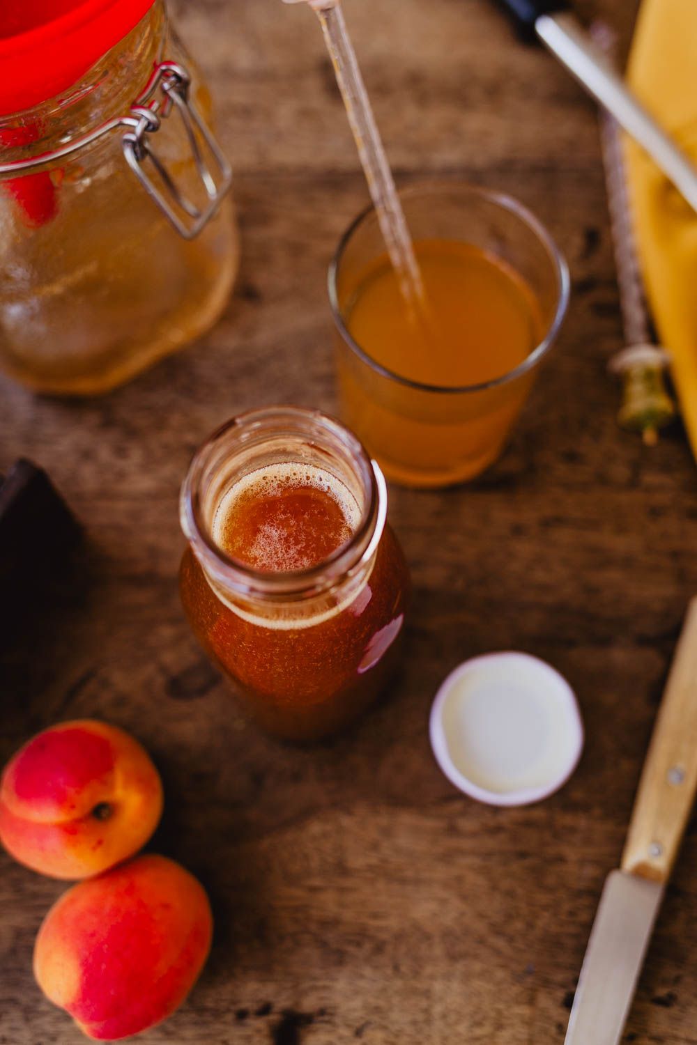 koso, sirop de fruit cru fermenté, abricot basilic, facile, bonnes bactéries, sain, fermentation, sans cuisson, recette été, abricots fermentés