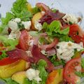 Salade de nectarines, tomates, mozza et jambon