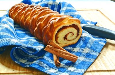 Brioche roulée tressée à la cannelle