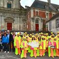 COLORÉ ET EN MUSIQUE LE DÉFILÉ SAINT-MICHELLOIS DU 1er MAI.