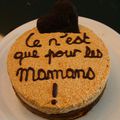 Gâteau des mamans au caramel beurre salé et noisettes.