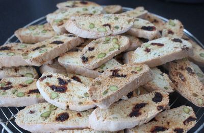 Cadeaux gourmands : biscotti aux pistaches et cerises séchées