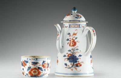 Chocolatière couverte et pot couvert en porcelaine imari, Chine, Dynastie Qing, XVIIIe siècle