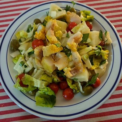 Salade terre-mer de pommes de terre et lieu noir