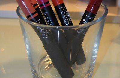 J'ai découvert les velvet/satin lip pencils de nars.