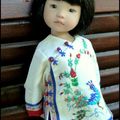 Zoe en costume traditionnel