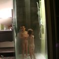 1ère douche pour les enfants