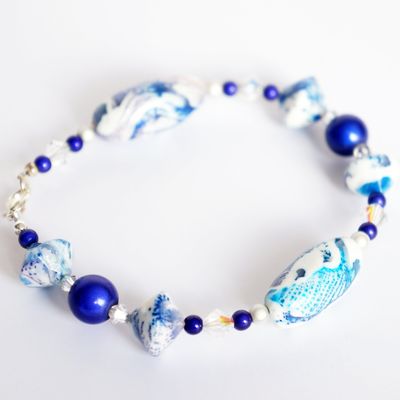 Colliers et bracelet réalisés à la main en argile polymère