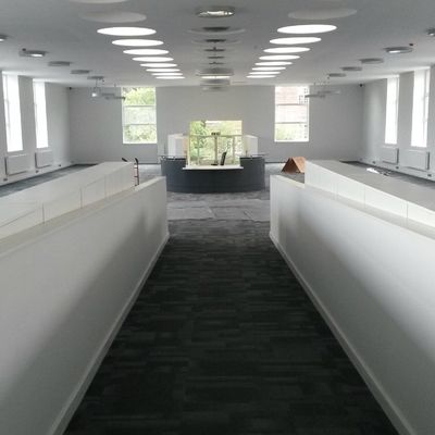 Étagères pour la médiathèque