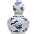 A blue and white double-gourd vase, Chongzhen period (1627-1644)