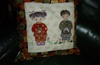 Coussin enfants asiatiques