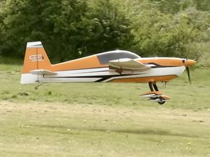 Un Fly Baby, un jet lors d’un meeting aéromodélisme.