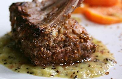 Carré d'agneau à la coriandre, chutney de kiwi et patate douce à la fleur d'oranger