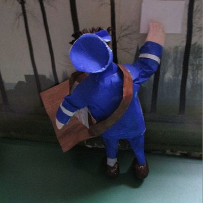 Tiens voilà le facteur!