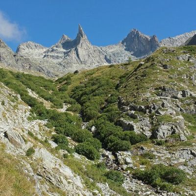 Vers l'aiguille de la Dibona et le refuge du Soreiller