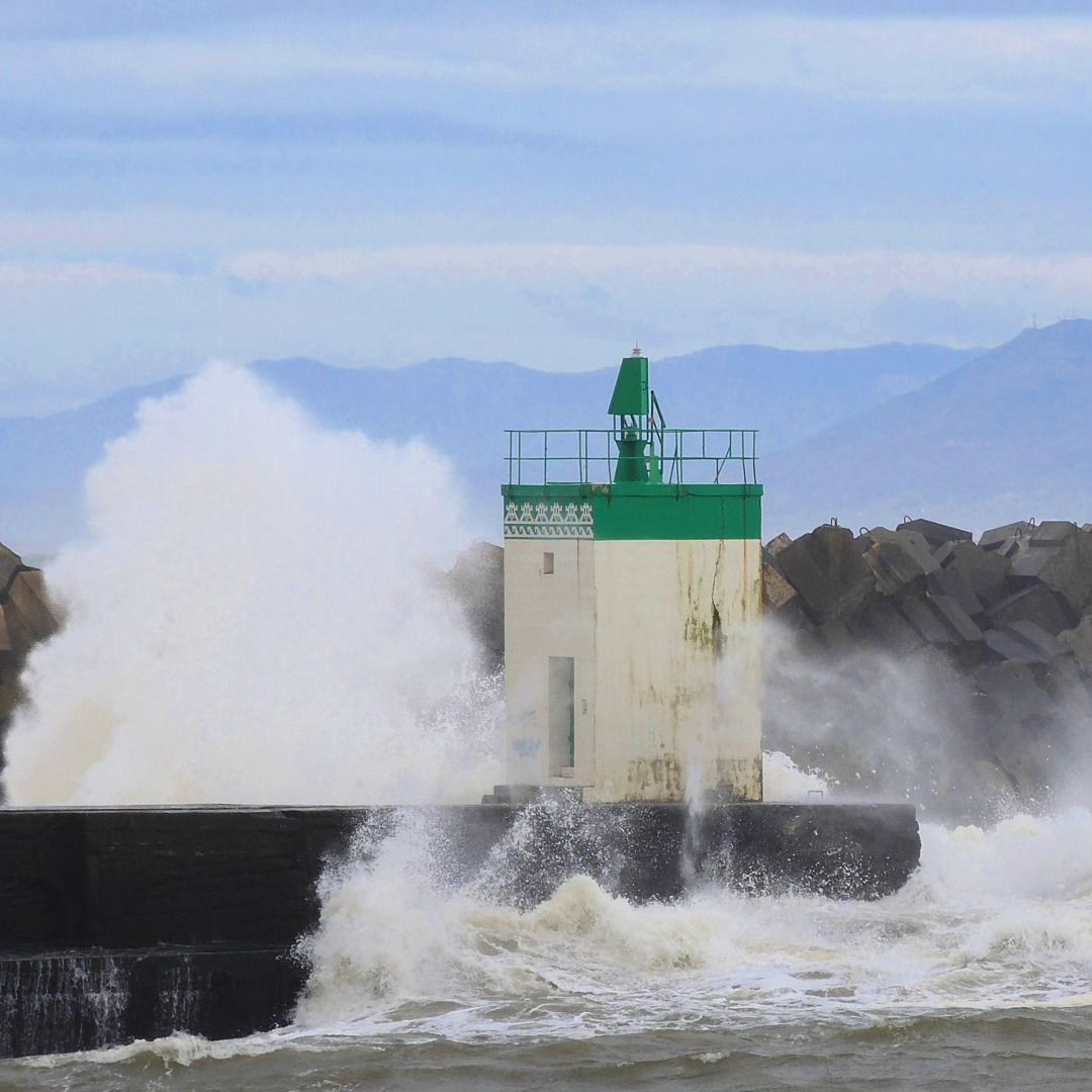 Tarnos, embouchure de l'Adour, balise et vagues, janvier 2025, insta. (40)