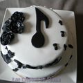 Gâteau "Notes de Musique" en noir et blanc (pâte à sucre)