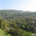 petit village au creux de la montagne