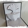 cARTe kirigami pop-up inédite : comme un parfum d'anniversaire