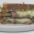 Croque-monsieur jambon fumé, pesto et Mozzarella