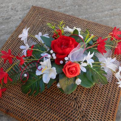 Centre de table rouge et blanc de 43 cm