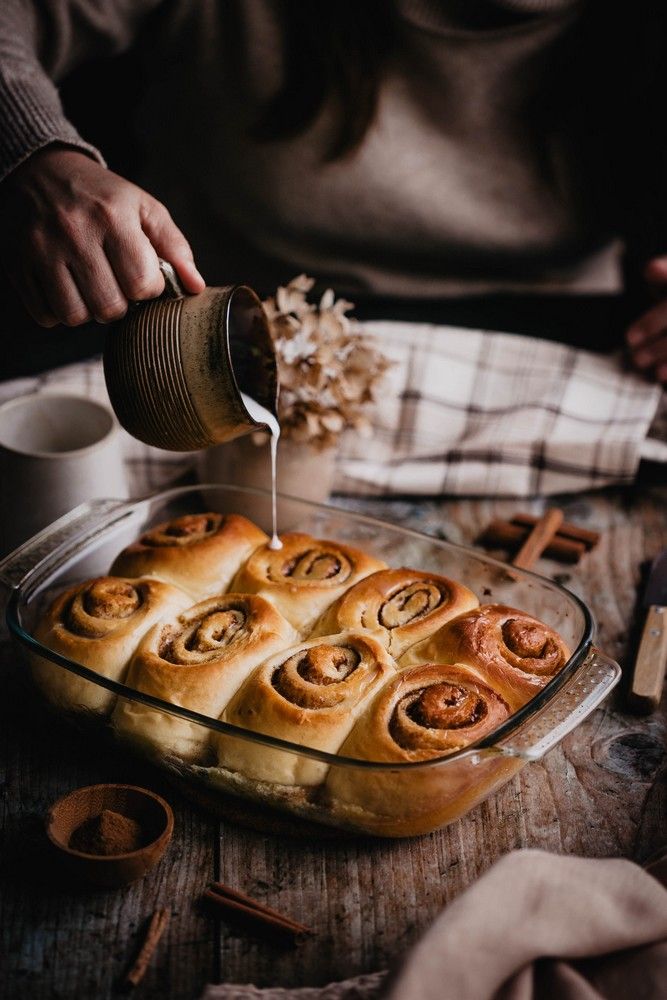 cinnamon rolls, roulés à la cannelle briochés, glacage royal, recette automne, facile, brioche à la cannelle