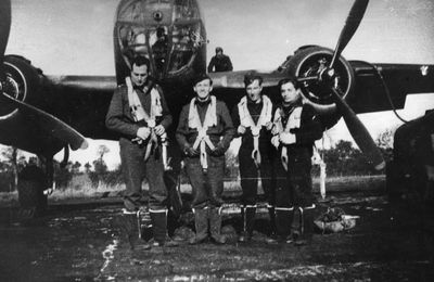 LES EQUIPAGES DU GROUPE "LORRAINE SQUADRON 342" (2)