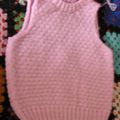 Le petit pull rose est terminé !