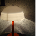 Lampe champignon, pied en métal rouge