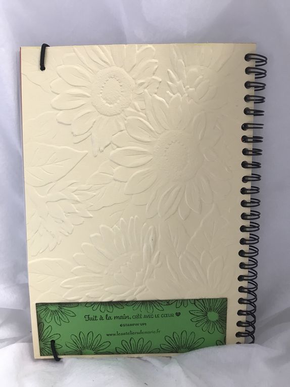 Mon ZapBook décoré avec le Plioir à gaufrage 3D Tournesols
