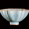 A rare Longquan 'Guan' lobed bowl, Souhern Song dynasty (1127-1279)