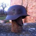 Un chapeau de gros méchant... Waffen SS helmet...