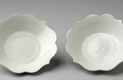 Pair of Barb-rimmed Bowls, Five Dynasties, 10th century