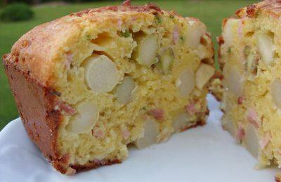 Cake aux asperges et bacon