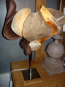 Lampe végétale taupe et chocolat