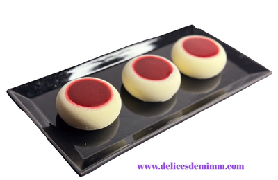 Panna cotta vanillée et coulis de framboises