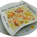 Velouté d'endives aux dés de saumon, gingembre et baies roses