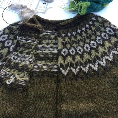 Tricoter un lopapeysa... comment transformer un pull en cardigan ?