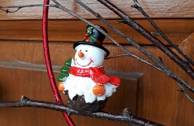 Couronne de noël pour la porte d'entrée 