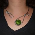 Collier alu , perle verte