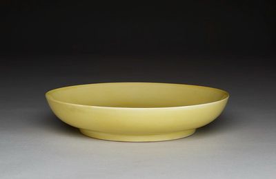 Dish with yellow glaze. Ming dynasty, Hongzhi mark and period (1488-1505)