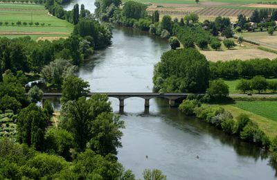 Vue de Domme, village de Dordogne